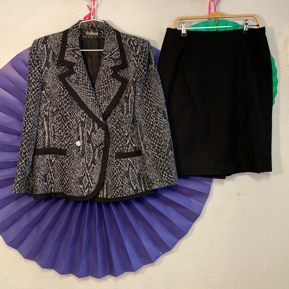 Raffinati Skirt Suit, 12